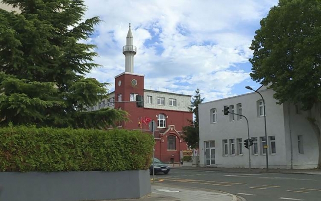 ئەڵمانیا رێگە بە 30 مزگەوت دەدات رۆژانی هەینی جارێک بە بڵندگۆ بانگ بدەن