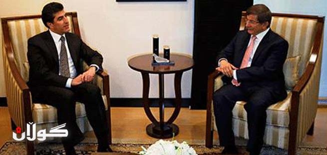  داود ئۆغلو دیارییەك پێشكەشی نێچیرڤان بارزانی دەكات 