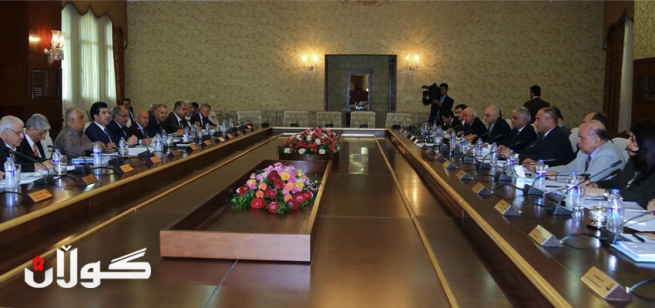 حكوومه‌تى هه‌رێمى كوردستان به‌ بڕيار و ڕاسپاره‌كانيدا ده‌چێته‌وه‌.