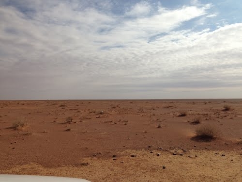 سەدان کەس لە خەڵکی موسڵ لە دەرەوەی شارەکە لە چاڵەکاندا دەژین