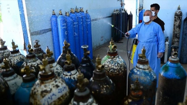 رۆژنامەنووسێک: نامەردەکان بوتڵی ئۆکسجین بۆ سیاسەتی بۆگەنی حزبی بەکار دەهێنن