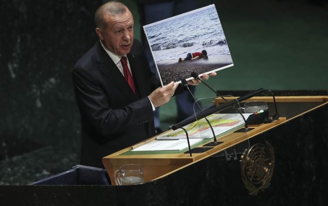 ئەردۆغان وێنەی ئالان کوردی لە نەتەوە یەکگرتووەکان بەرزدەکاتەوە