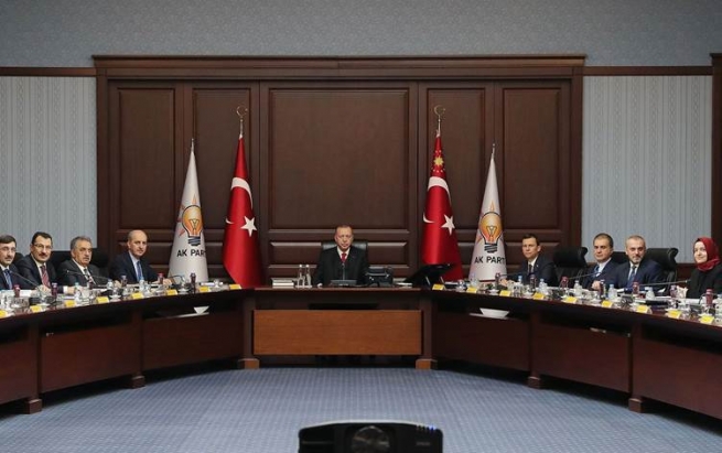 ئەردۆغان چوونە عومرە لە سەرکردایەتی پارتەکەی قەدەخە دەکات