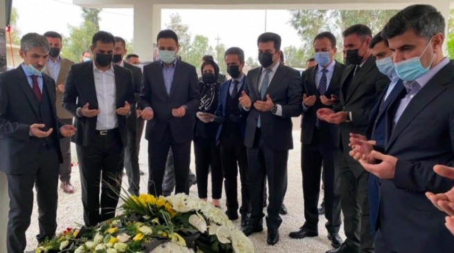 پارێزگاری هەولێر بەوەکالەت و شاندێکی یاوەری تاجەگوڵینەی ڕێز و وەفایان خستە سەرگۆڕی د. فرسەت سۆفی