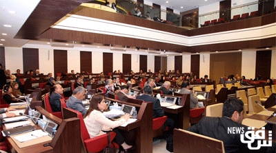 په‌رله‌مانتارێكى گۆڕان هێرش ده‌كاته ‌سه‌ر سه‌رۆكى په‌رله‌مان و شاشه‌ی په‌رله‌مان ده‌شكێنێت