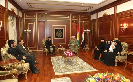  سەرۆكی هەرێمی كوردستان پێشوازی لە خانەوادەی شەهید كاوە گەرمیانی دەكات 