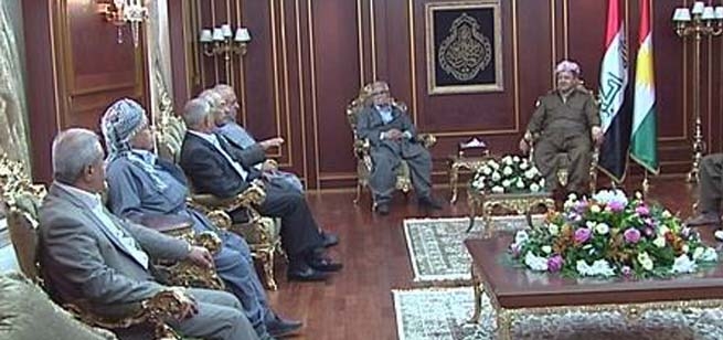  سه‌رۆك بارزانی لەگەڵ‌ ژماره‌یه‌ك پێشمه‌رگه‌ و كادیری هەردوو شۆڕشی ئەیلوول گوڵان كۆبوویەوە