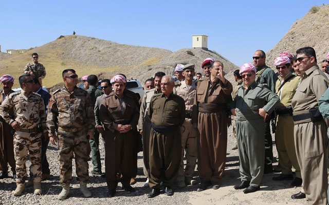 سەرۆك بارزانی هێزەكانی پێشمەرگەی لە میحوەری كەركووك بەسەر كردەوە