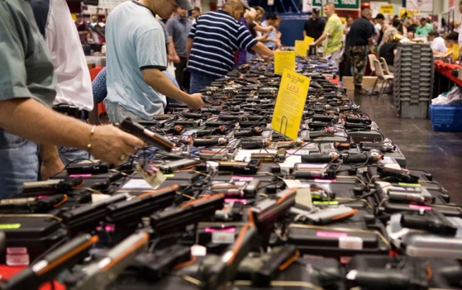 مانگی رابردوو لە ئەمریکا یەک ملیۆن و 500 هەزار دەمانچە فرۆشراوە