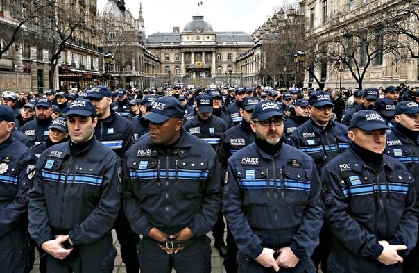  120 هەزار پۆلیس و سەرباز لە پاریس بڵاوەیان پێکراوە 