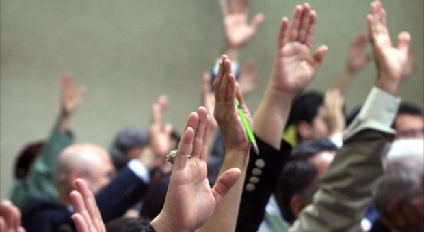 ئه‌نجومه‌نی نوێنه‌ران خوێندنه‌وه‌و ده‌نگدان له‌ سه‌ر ژماره‌یه‌ك پرۆژه‌ یاسای گرنگ ده‌دات