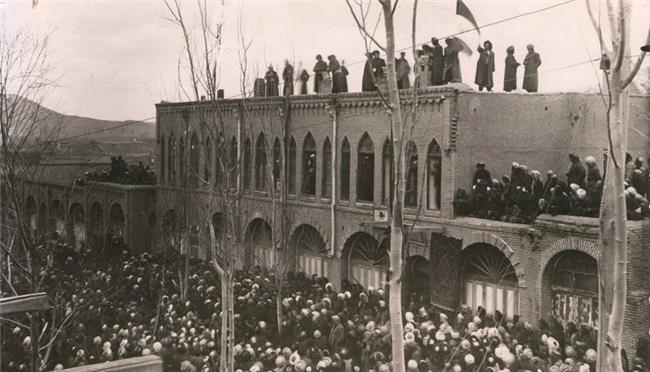 ئەمڕۆ 73 ساڵ بەسەر دامەزراندنی كۆماری كوردستان لە مەهاباد تێپەڕی