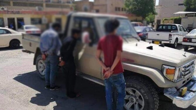 لە سلێمانی باوكێك دوو منداڵی خۆی فڕێ‌ دەداتە سەر شەقام