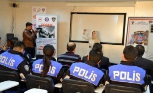 پۆلیس لە شارە کوردییەکان خۆی فێری زمانی کوردی دەکات