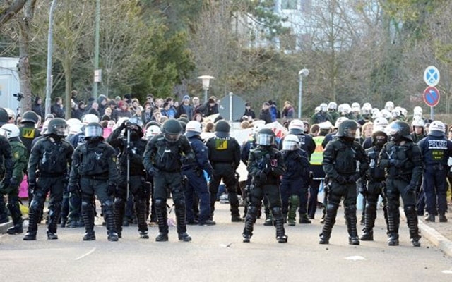 له‌ ئه‌ڵمانیا شه‌ڕو پێكدادان له‌ نێوان په‌نابه‌ران روویدا