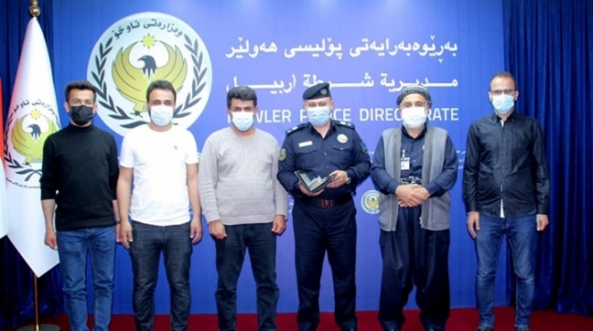 پۆلیسی ھەولێر ئەو جانتا و بڕە پارەیەی دۆزرابوویەوە رادەستی خاوەنەكەی كردەوە