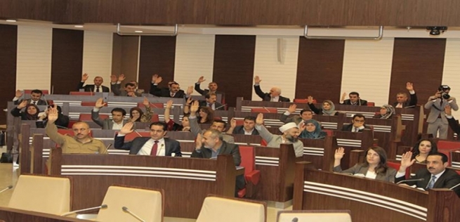  په‌رله‌مانتارێكى كوردستان: سه‌رۆكى په‌رله‌مان به‌ شێوه‌یه‌كى تایبه‌ت مامه‌ڵه‌ له‌گه‌ڵ په‌رله‌مانتاره‌ ئاماده‌نه‌بووه‌كاندا ده‌كات 