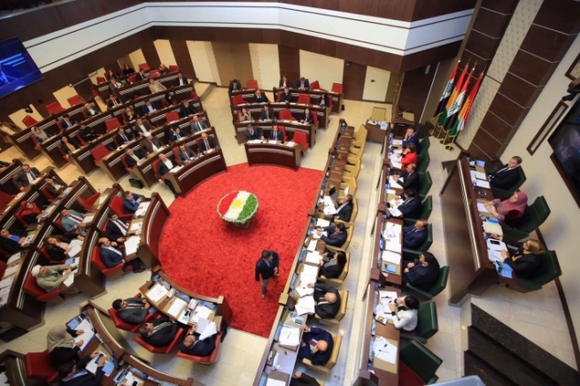 پڕۆژەیاسای لەئەستۆکردنی فەرمانبەران بە دەنگی 71 پەرلەمانتار پەسەند کرا