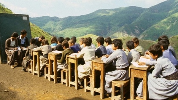 پسپۆڕێك: زمانی كوردی زمانێكی كۆنی ناوچەكەیه‌.. پێویستە زمانێكی ستاندار دروست بكرێت