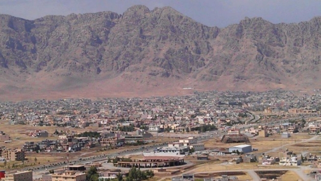 شاژنە رانیا سەردانی ئاوارە رۆھینگاییەکان دەکات