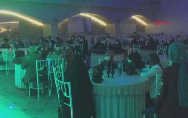 بۆ رێگری لە کۆرۆنا تورکیا خەتەنەکردن و خەنەبەندان لە 14 پارێزگا قەدەخە دەکات