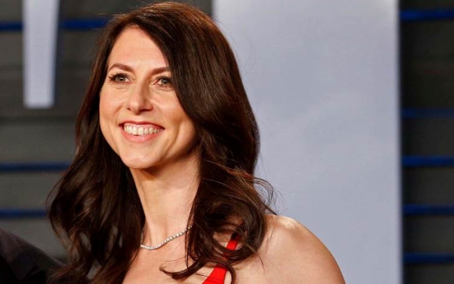 دەوڵەمەندترین ژنی جیهان 4 ملیار دۆلاری بەخشییە رێکخراوە خێرخوازییەکان