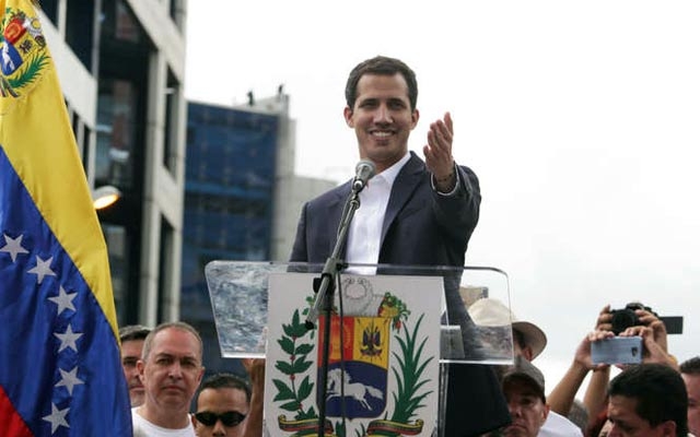  ئەمریکا هەوڵی دانپێدانانی نێودەوڵەتی بە سەرۆکە کودەتاچییەکەی ڤەنزوێلا دەدات 