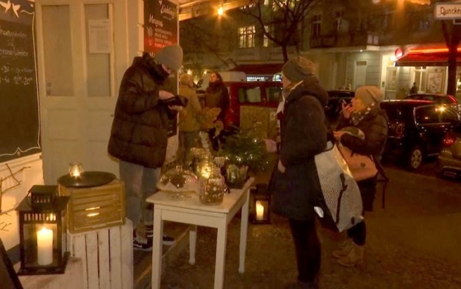 خاوەنی باڕێکی ئەڵمانیا رەتیدەکاتەوە باڕەکەی دابخات و شەراب بە گەرمی دەفرۆشێت