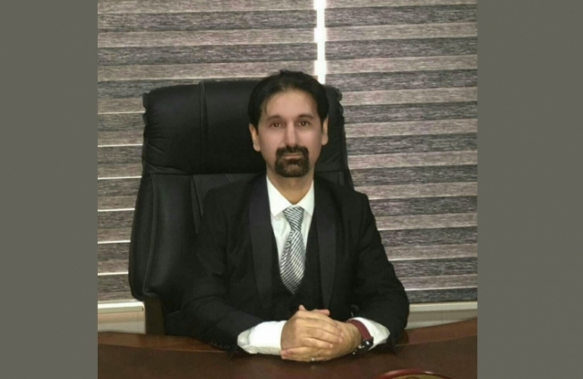 پزیشکێکی سلێمانی: ڤاکسینی کۆرۆنا لەبەر بەرپرسانی حزبی و سەربازیی سلێمانی بەر خەڵکی ناکەوێت