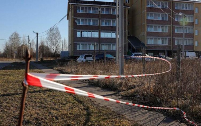 پێنج کەسی کوشت بەهۆی ئەوەی بە دەنگی بەرز قسەیان دەکرد