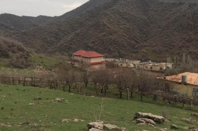ژئه‌گه‌رێ په‌كه‌كێ و بوردومانا توركیا گونده‌كێ زاخو هات چۆلكرن