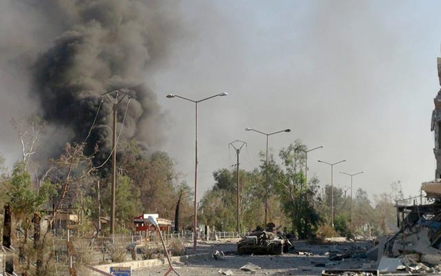 فرۆکە جەنگییەکانی سوریا و روسیا بۆردومانی پارێزگای دێرزەوریان کردووە و بەهۆیەوە ١٧ هاوڵاتی مەدەنی کوژراون