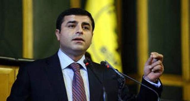 سەڵاحەدین دەمیرتاش: داوا لە دەنگدەران دەکەم دەنگ بدەن بە کاندیدی جەهەپە بۆ هەڵبژاردنی شارەوانی ئیستانبوڵ 