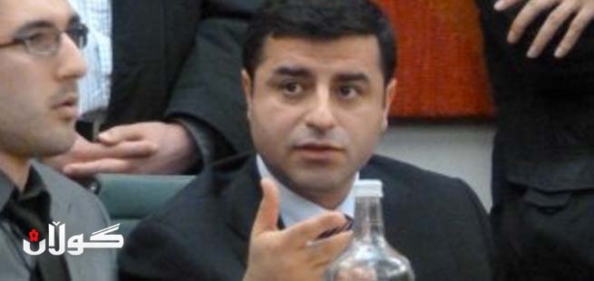 سەلاحەدین دەمیرتاش: كورد بە هیچ شێوەیەك واز لە مافەكانی خۆی ناهێنێت