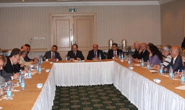 سه‌رۆكی هه‌رێمی كوردستان له‌گه‌ڵ سه‌رنووسه‌ر و به‌ڕێوه‌به‌رانی نووسینی ژماره‌یه‌ك گۆڤار و رۆژنامه‌ی توركیا كۆبووه‌وه‌