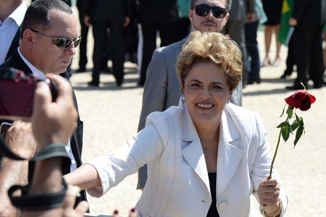 پەرلەمان سەرۆکە ژنەکەی لابرد