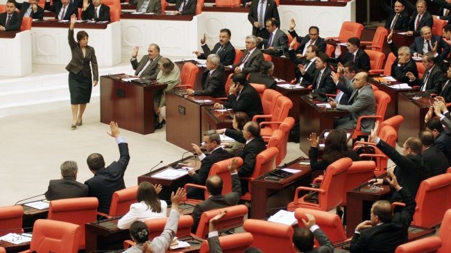 خۆپیشاندانی دژی تەزكەرەی سوپا لە شاری ئیزمیر