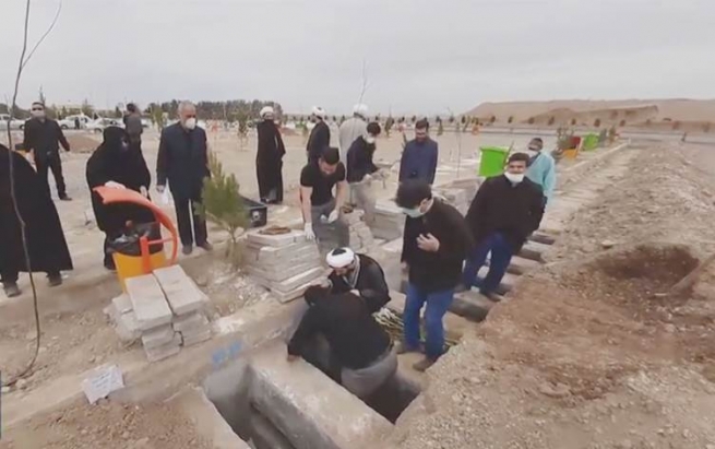 لە شاری قومی ئێران بە کۆمەڵ قوربانیانی ڤایرۆسی کۆرۆنا دەنێژرێن