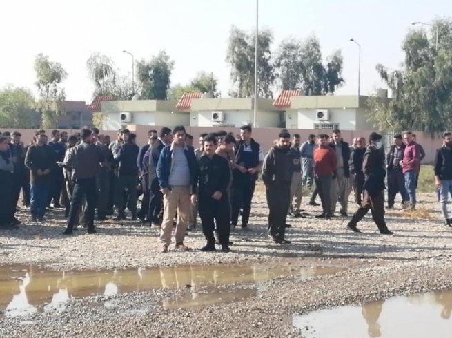  شۆفێرانی بارهەڵگری مەرزی پەروێزخان لەبەردەم ئیدارەی گەرمیان گرد بوونەوە