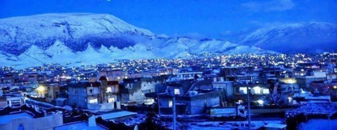  سۆران.. رێکخراوێکی خێرخوازی نەوتی سپی بەسەر خێزانە کەمدەرامەتەکان دابەش کرد 