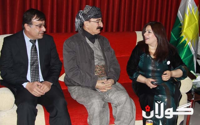 گوڵان پيرۆزبايى له‌ يه‌كێتى ئافره‌تانى كوردستان ده‌كات