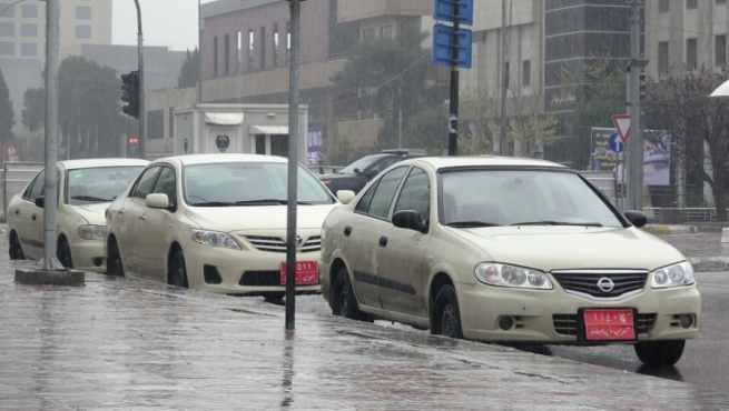 بەڕێوەبەری گواستنەوەی سلێمانی: ڕاگیرانی دابەشکردنی لۆگۆی تەکسییەکان کاتییە