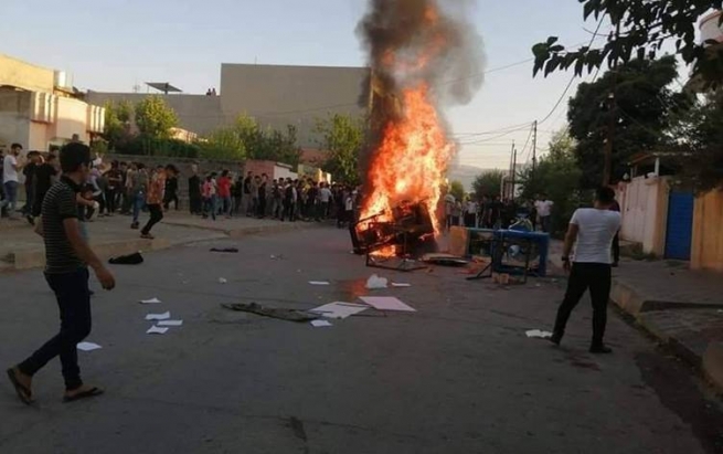 خۆپێشاندان لە قەڵادزێ گرژی و ئاڵۆزییان لێکەوتەوە 