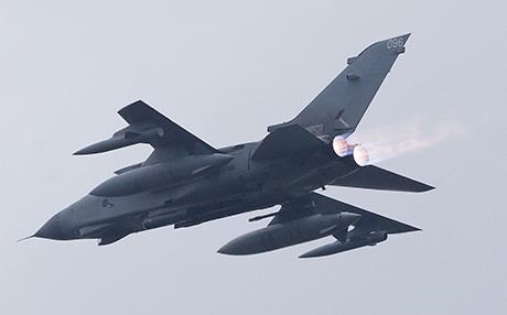  فڕۆکە جەنگیەکانی بەریتانیا کێڵگەیەکی نەوتیان لە دێرزۆر بۆمببارانکرد 