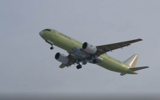 رووسیا بۆ یەکەمجار پاش رووخانی یەکێتیی سۆڤیێت فڕۆکەیەک بە بزوێنەرێکی نوێی نێوخۆیی دەفڕێنێت