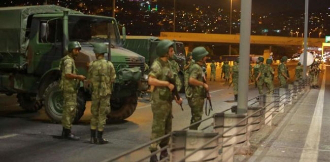  تورکیا بڕیاری دەرکردنی زیاتر لە 1200 سەرباز و فەرمانبەری دیکەی دەرکرد 