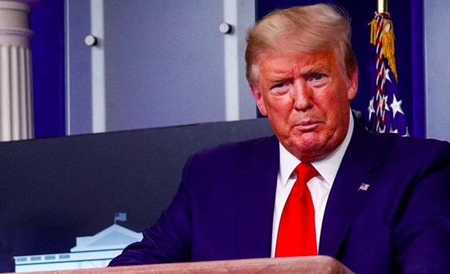 ترەمپ: هەر بەلەمێکی ئێرانی کێشە بۆ کەشتییەکانمان ساز بکات بیکەنە ئامانج