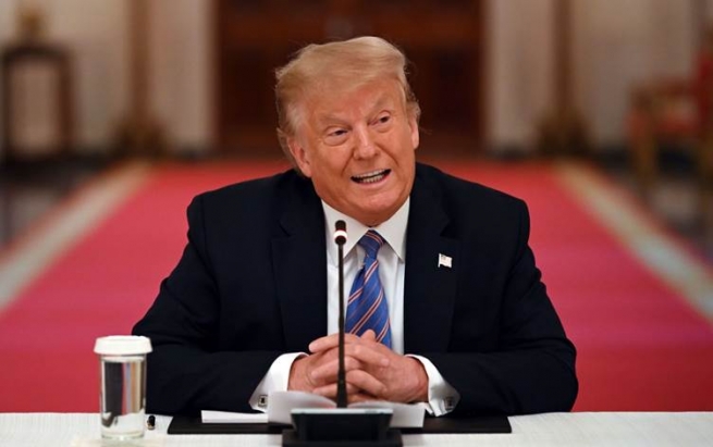 ئەمریکا بەفەرمی لە رێکخراوی تەندروستیی جیهانی کشایەوە