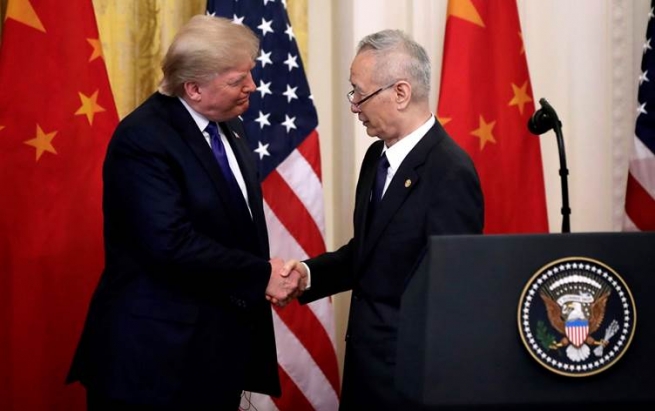 ترەمپ واژۆ لەسەر یەکەم قۆناخی رێککەوتنی بازرگانیی نێوان ئەمریکا و چین دەکات