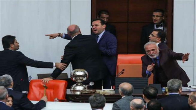  ھەمواركردنەوەی دەستووری توركیا كۆتاییھات